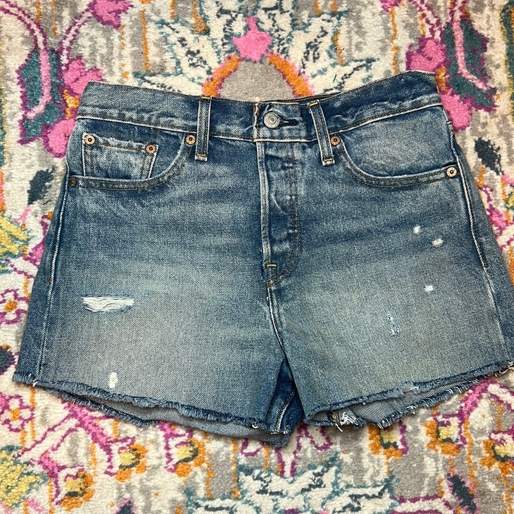 Levis High Rise Wedgie Fit Jean Shorts NWT Size 28 - Picture 2 of 16